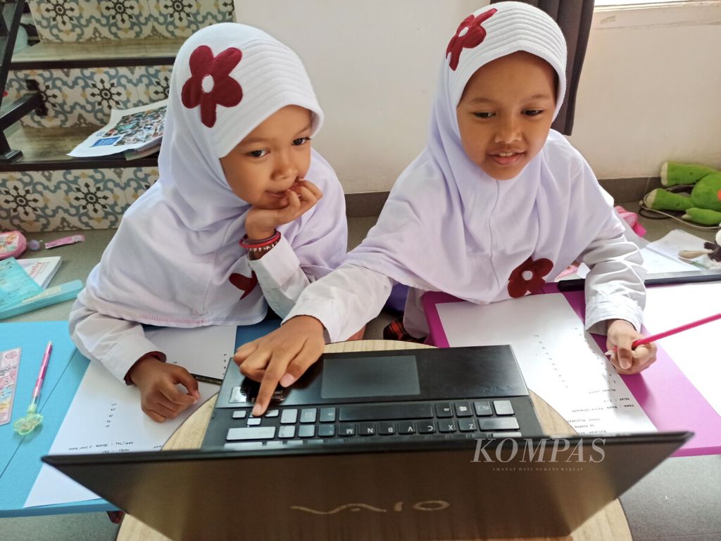 https://assetd.kompas.id/uTmpO4m_VpnFrN8aB4VslBmdtGg=/1024x769/filters:watermark(https://cdn-content.kompas.id/umum/kompas_main_logo.png,-16p,-13p,0)/https%3A%2F%2Fkompas.id%2Fwp-content%2Fuploads%2F2020%2F07%2F20200602SET01_1594561289.jpg