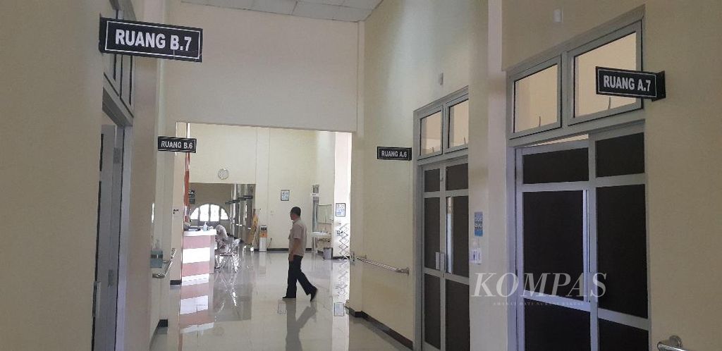 https://assetd.kompas.id/uavBNz-cmm3PS8-FAhwiM3QIC2o=/1024x498/filters:watermark(https://cdn-content.kompas.id/umum/kompas_main_logo.png,-16p,-13p,0)/https%3A%2F%2Fkompas.id%2Fwp-content%2Fuploads%2F2019%2F04%2F20190408egiD-kamar_1554726860.jpg