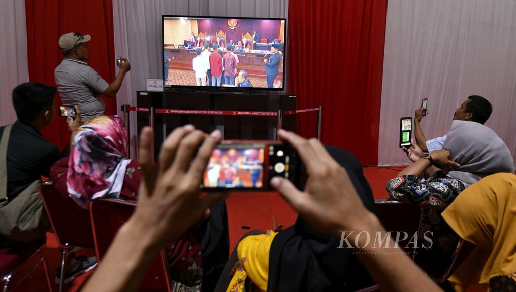 https://assetd.kompas.id/ukNv2T-qcIdqP90NuRQ4xNrLWmA=/1024x580/filters:watermark(https://cdn-content.kompas.id/umum/kompas_main_logo.png,-16p,-13p,0)/https%3A%2F%2Fkompas.id%2Fwp-content%2Fuploads%2F2019%2F07%2F20190729rad16_1564399339.jpg