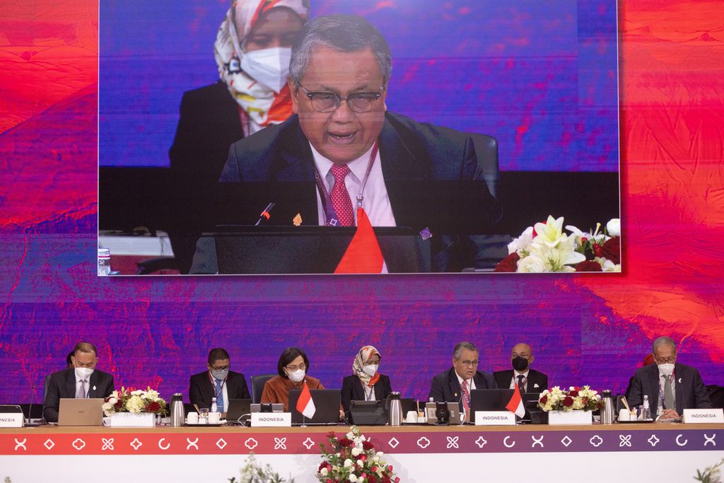 Gubernur Bank Sentral Indonesia Perry Warjiyo berpidato pada pertemuan kedua Menteri Keuangan dan Gubernur Bank Sentral G20 di Washington DC, Amerika Serikat, Rabu (20/4/2022).  Photo/Allison Shelley 