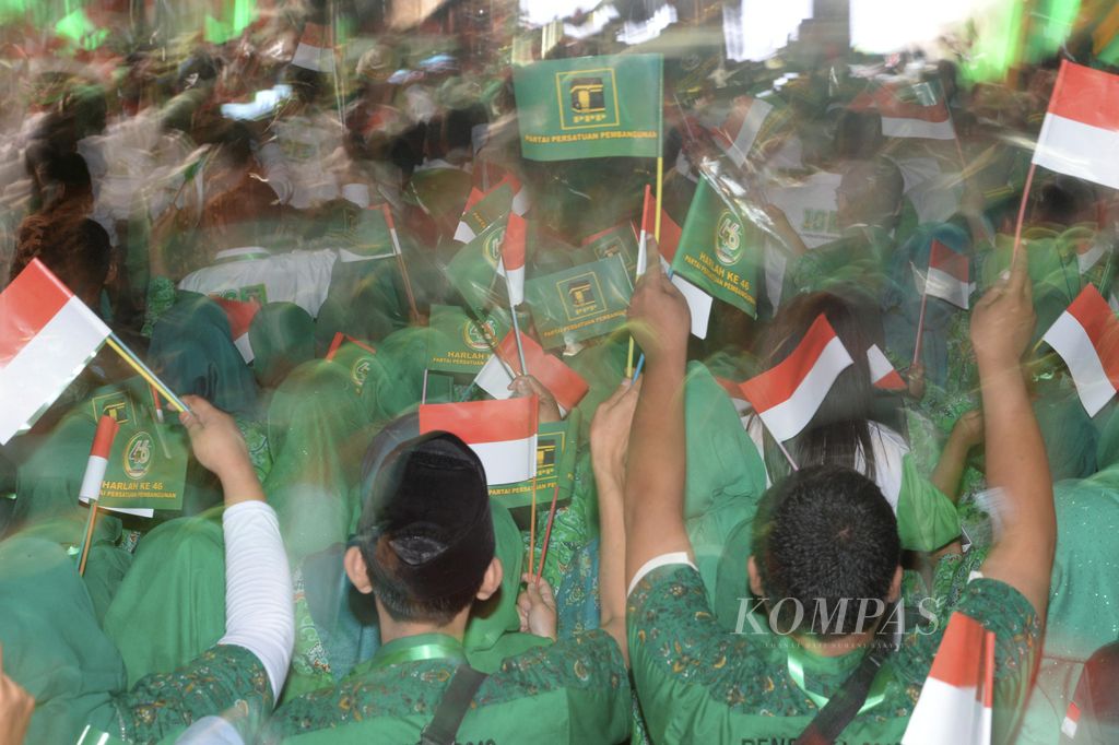 Para kader dan simpatisan Partai Persatuan Pembangunan (PPP) menghadiri perayaan hari lahir (Harlah) ke-46 PPP di Ecovention Ocean Ecopark Taman Impian Jaya Ancol, Kamis (28/2/2019).