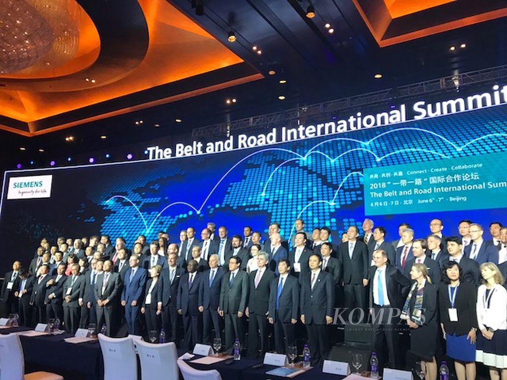 https://assetd.kompas.id/v9nlWDPqWZ21hteztJjHF9SoUWE=/1024x768/filters:watermark(https://cdn-content.kompas.id/umum/kompas_main_logo.png,-16p,-13p,0)/https%3A%2F%2Fkompas.id%2Fwp-content%2Fuploads%2F2019%2F06%2F20180606Ksp1.jpg