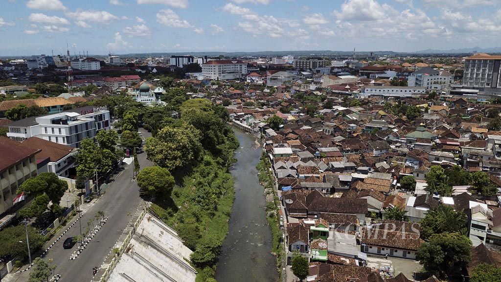 https://assetd.kompas.id/vDKw5QkA54uSERLr3KC9aXj7ul8=/1024x576/filters:watermark(https://cdn-content.kompas.id/umum/kompas_main_logo.png,-16p,-13p,0)/https%3A%2F%2Fkompas.id%2Fwp-content%2Fuploads%2F2018%2F05%2F521318_getattachment5f701727-c9a7-4c20-ba02-3bf8af131b23512711.jpg