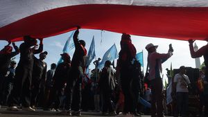 Wacana Penghapusan ”Outsourcing”, Ditolak Pengusaha, tetapi Didukung Buruh