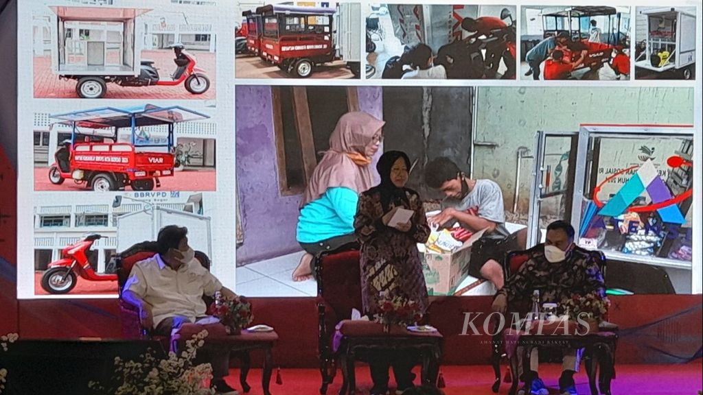 Menteri Sosial tengah berbicara saat peluncuran program pemberdayaan terhadap 2.500 keluarga penerima manfaat sekaligus <i>briefing</i> pendampingan Program Keluarga Harapan (PKH) di wilayah Malang Raya, Sabtu (25/6/2022), di Kabupaten Malang, Jawa Timur.