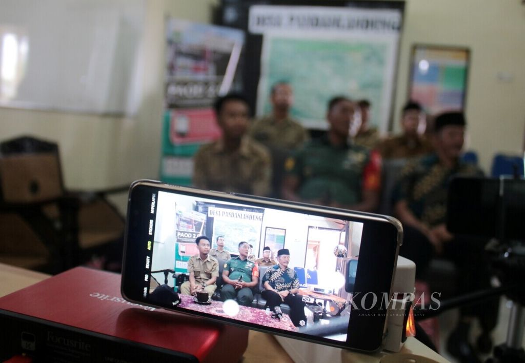 https://assetd.kompas.id/vNd6oVSxyJLmEmM1uKBGws1CHj0=/1024x708/filters:watermark(https://cdn-content.kompas.id/umum/kompas_main_logo.png,-16p,-13p,0)/https%3A%2F%2Fkompas.id%2Fwp-content%2Fuploads%2F2021%2F09%2F20200113diaA_1578898560_jpg.jpg