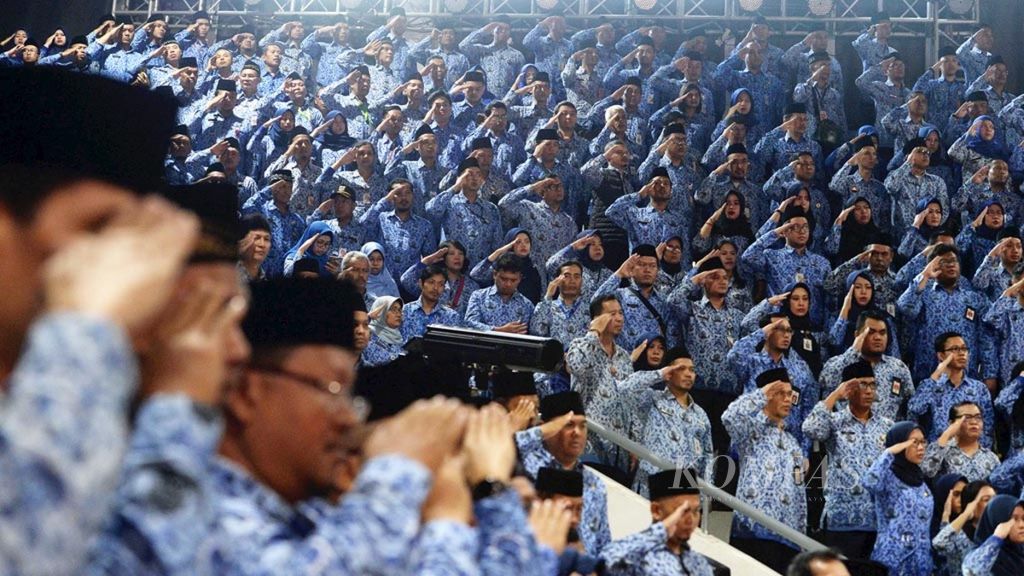 Para aparatur sipil negara (ASN) mengikuti upacara Hari Ulang Tahun Ke-47 Korps Pegawai Republik Indonesia (Korpri) di Istora Senayan, Jakarta, Kamis (29/11/2018). 