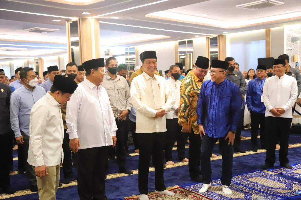 (Dari kiri) Ketua Umum PKB Muhaimin Iskandar, Ketua Umum Partai Gerindra Prabowo Subianto, Presiden Joko Widodo, Ketua Umum Partai Golkar Airlangga Hartarto, Ketua Umum PAN Zulkifli Hasan, dan Pelaksana Tugas Ketua Umum PPP Mardiono saat menghadiri Silaturahmi Ramadhan di Kantor DPP PAN, Jakarta, Minggu (2/4/2023). Kelima ketua umum parpol tersebut sepakat bahwa pembentukan koalisi besar penting untuk kebangsaan dan keberlanjutan pembangunan di masa mendatang.