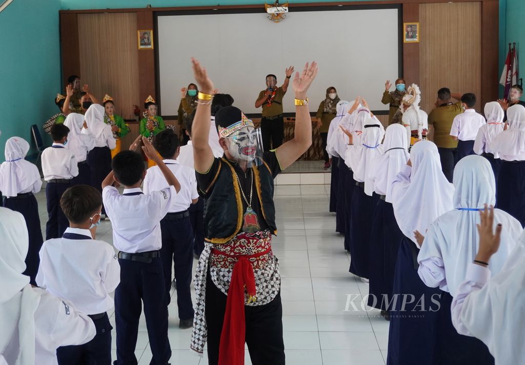 https://assetd.kompas.id/wBnzOirVPNlrnKAYOvWPyw79uBw=/1024x713/filters:watermark(https://cdn-content.kompas.id/umum/kompas_main_logo.png,-16p,-13p,0)/https%3A%2F%2Fkompas.id%2Fwp-content%2Fuploads%2F2021%2F09%2Fe1e321d6-601a-4484-bbcc-d0b155b1dbcd_jpg.jpg