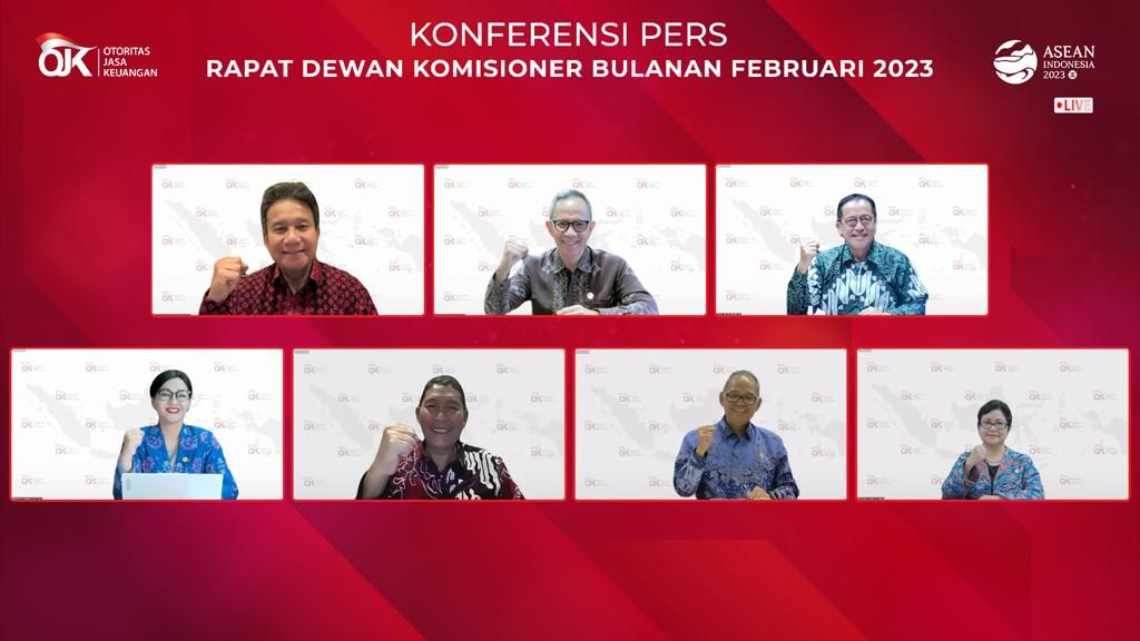 Jajaran anggota Dewan Komisioner (DK) Otoritas Jasa Keuangan (OJK) saat jumpa pers hasil Rapat Dewan Komisoner Februari 2023, secara virtual, Senin (27/2/2023). Hadir menyampaikan materi (dari kiri ke kanan atas) Wakil Ketua DK OJK Mirza Adityaswara, Ketua DK OJK Mahendra Siregar, dan Kepala Eksekutif (KE) Pengawas Perbankan Dian Ediana Rae. Turut hadir (kiri ke kanan bawah) KE Pengawas Perilaku Usaha Jasa Keuangan, Edukasi, dan Perlindungan Konsumen Friderica Widyasari Dewi, KE Pengawas Pasar Modal, Keuangan Derivatif, Bursa Karbon Inarno Djajadi, KE Pengawas Perasuransian, Penjaminan, dan Dana Pensiun, serta Ketua Dewan Audit OJK Sophia Isabella Watimena.