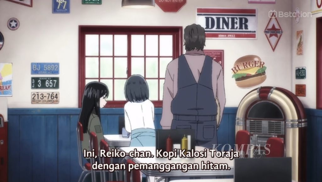 Tangkapan layar barista menawarkan kopi Kalosi Toraja dalam anime <i>Super Cub</i> (2021) Tone Koken dan Hiro.