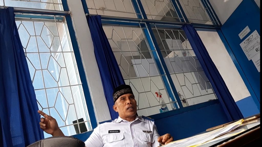 Dosen Polimarim, Badaruddin