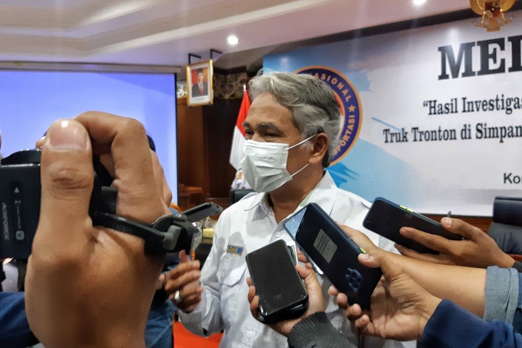 Pelaksana Tugas Kepala Subkomite Investigasi Lalu Lintas Angkutan Jalan KNKT Achmad Wildan saat diwawancara di Kota Balikpapan, Kalimantan Timur, Kamis (23/6/2022).