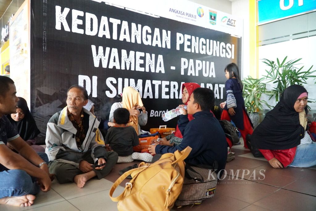 https://assetd.kompas.id/x6tQGIxVYeaCRkN9dgTfi-Gl9JA=/1024x684/filters:watermark(https://cdn-content.kompas.id/umum/kompas_main_logo.png,-16p,-13p,0)/https%3A%2F%2Fkompas.id%2Fwp-content%2Fuploads%2F2019%2F10%2FDSC09829_1570185744.jpg