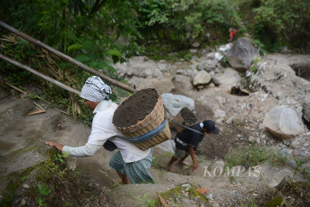 https://assetd.kompas.id/xKnwBq6NaQhoTP9V0OvMyfDe_QA=/1024x684/filters:watermark(https://cdn-content.kompas.id/umum/kompas_main_logo.png,-16p,-13p,0)/https%3A%2F%2Fkompas.id%2Fwp-content%2Fuploads%2F2020%2F07%2Fd0c63763-e15a-4109-8d49-89a1d4497072_jpg.jpg