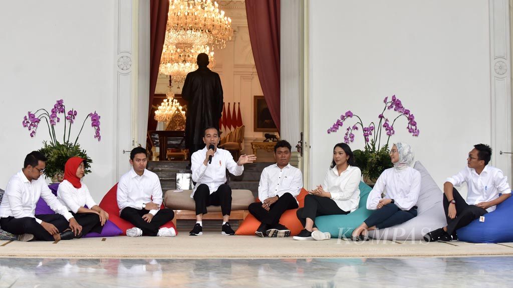 https://assetd.kompas.id/xRNTKCgEkkrL73dMQJpYIcQoDXM=/1024x576/filters:watermark(https://cdn-content.kompas.id/umum/kompas_main_logo.png,-16p,-13p,0)/https%3A%2F%2Fkompas.id%2Fwp-content%2Fuploads%2F2019%2F12%2F20191122_ENGLISH-STAF-KHUSUS_B_web_1574436131.jpg