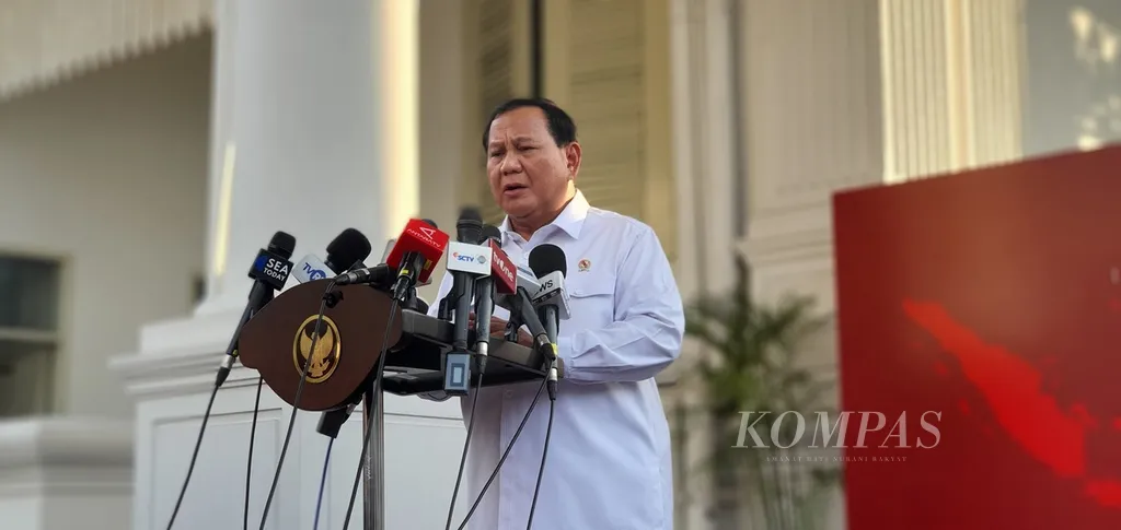 Menteri Pertahanan dan Presiden terpilih Prabowo Subianto menyampaikan hasil lawatannya ke Yordania dan Arab Saudi kepada Presiden Joko Widodo, Kamis (13/6/2024) sore. Selain mendorong gencatan senjata, Indonesia siap mengevakuasi pasien dari Gaza, menerima anak-anak yatim ke pesantren di Jawa Timur, serta mengirimkan rumah sakit lapangan dan bantuan lain.
