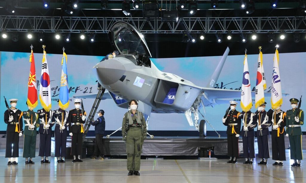 Purwa rupa KF-21 Boramae saat diluncurkan pada 9 April 2021 di Sacheon, Korea Selatan.