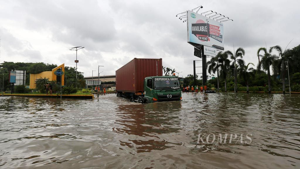 https://assetd.kompas.id/xoONGUULb5DUWJ3SaXgfjcCd-j0=/1024x576/filters:watermark(https://cdn-content.kompas.id/umum/kompas_main_logo.png,-16p,-13p,0)/https%3A%2F%2Fkompas.id%2Fwp-content%2Fuploads%2F2020%2F02%2F20200225_ENGLISH-BANJIR_D_web_1582638969.jpg