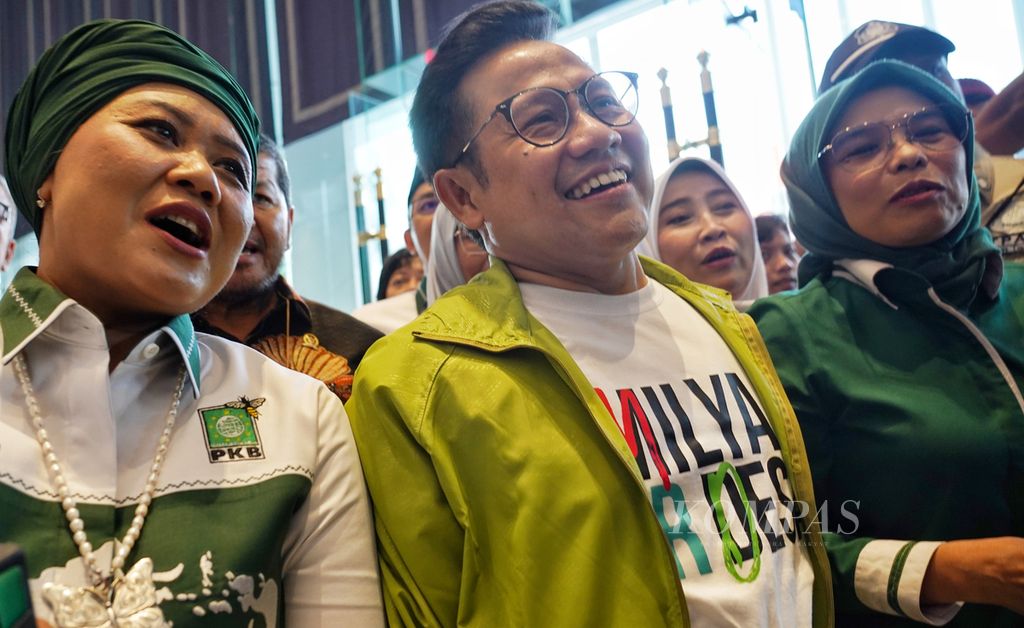 Bakal calon wakil presiden Muhaimin Iskandar (tengah) saat tiba di Kantor DPP Nasdem, Jakarta, Rabu (6/9/2023). Muhaimin, yang juga Ketua Umum PKB, hadir untuk melakukan konsolidasi pertama kali dengan Partai Nasdem untuk pemenangan Pemilihan Presiden 2024. 