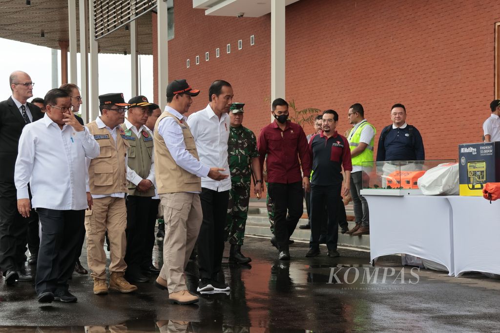 Sebanyak 140 ton bantuan kemanusiaan diberangkatkan ke Turki dan Suriah dari Pangkalan TNI AU Halim Perdanakusuma, Jakarta, Selasa (21/2/2023). Presiden Joko Widodo meninjau kesiapan serta melepas keberangkatan bantuan ini.