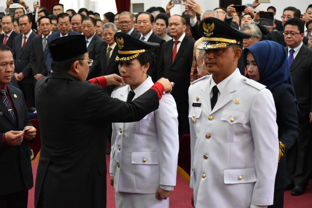 Gubernur Kalimantan Barat melantikTjhai Chui Mie dan Irwan ksebagai Wali Kota dan Wakil Wali Kota Singkawang Masa Jabatan 2017-2022 di Balai Petitih Kantor Gubernur Kalbar pada 17 Desember 2017.