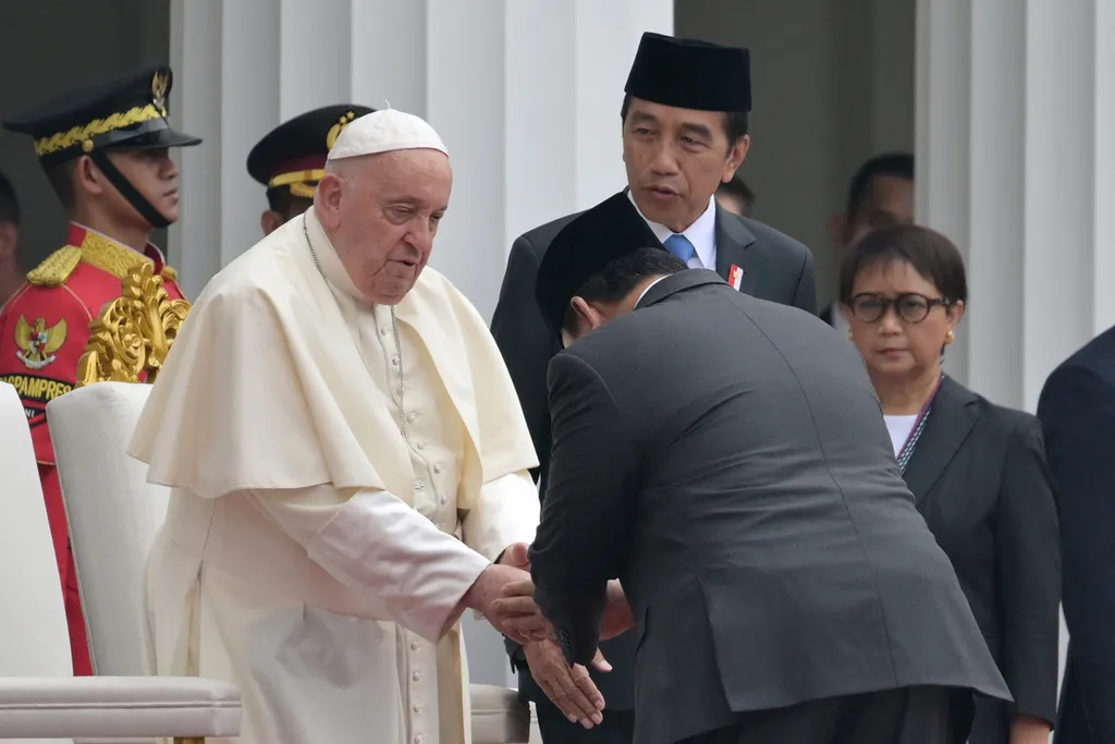 Presiden Prabowo Utus Jokowi dan Jonan untuk Hadiri Pemakaman Paus  Fransiskus