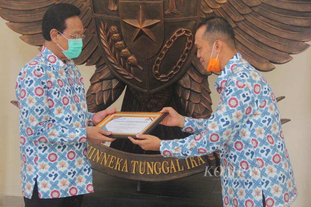 https://assetd.kompas.id/yZhjLIBMmyTVvlhUZOOT1c3VsSU=/1024x683/filters:watermark(https://cdn-content.kompas.id/umum/kompas_main_logo.png,-16p,-13p,0)/https%3A%2F%2Fkompas.id%2Fwp-content%2Fuploads%2F2020%2F06%2FIMG_9569_1593423441.jpg