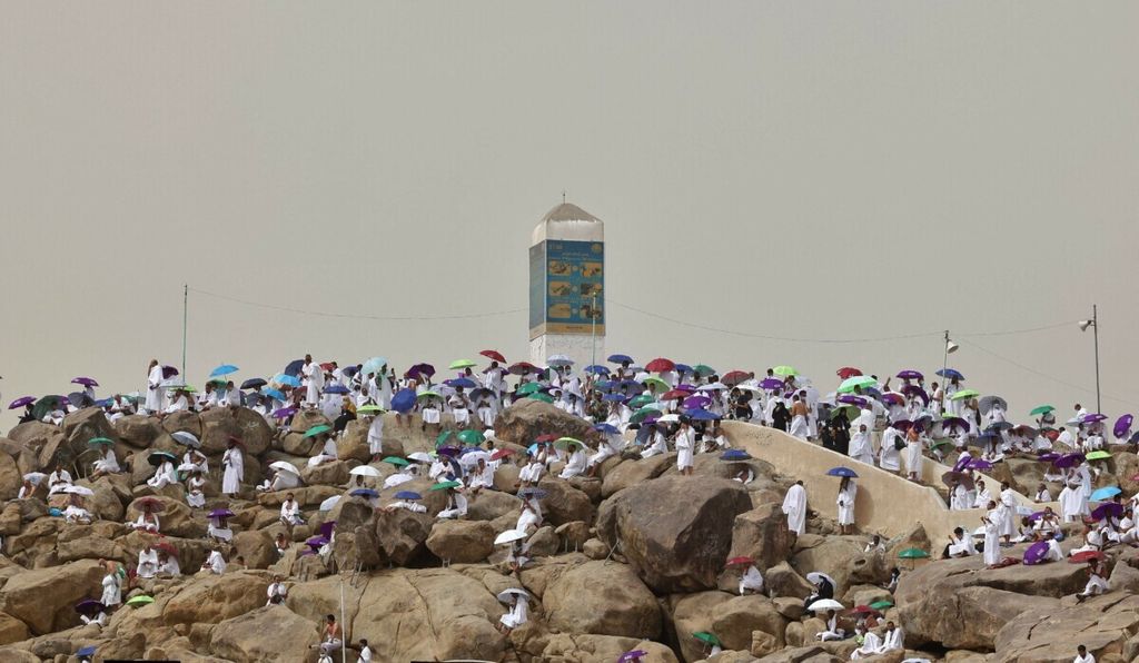 Muslim pilgrims gather around Mount Arafat, also known as Jabal al-Rahma (Mount of Mercy), southeast of the holy city of Mecca, during the climax of the Hajj pilgrimage amid the COVID-19 pandemic, on July 19, 2021. – Muslim pilgrims gathered at Mount Arafat today in the high point of this year’s hajj, being held in downsized form and under coronavirus restrictions for the second year running. Just 60,000 people, all citizens or residents of Saudi Arabia, have been selected to take part in this year’s hajj, with foreign pilgrims again barred.