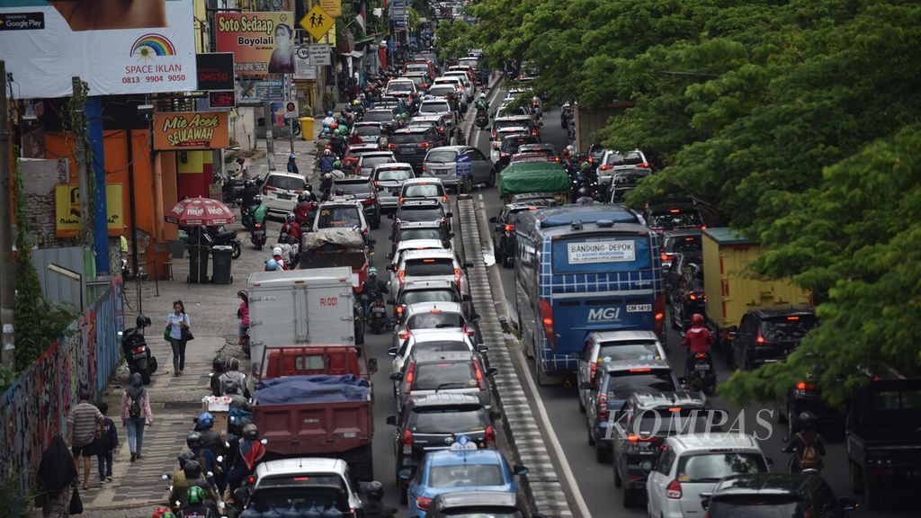 Macet sepertinya menjadi keseharian bagi warga Depok, Jawa Barat, khususnya mereka yang melintas di Jalan Margonda Raya, seperti yang ditemui pada Sabtu (22/2/2020).
