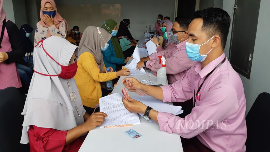 https://assetd.kompas.id/z_vFIbTaa9Q0XieV2TeQePUr0GI=/1024x576/filters:watermark(https://cdn-content.kompas.id/umum/kompas_main_logo.png,-16p,-13p,0)/https%3A%2F%2Fkompas.id%2Fwp-content%2Fuploads%2F2020%2F12%2F20201214nik-foto-blt-phk1_1607923670.jpg
