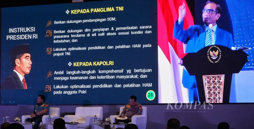 Menteri Koordinator Bidang Politik, Hukum, dan Keamanan Mahfud MD memimpin Rapat Koordinasi Nasional Sinergitas Pemerintah dalam Menjaga Stabilitas Politik, Hukum, dan Keamanan untuk Menyukseskan Pemilu 2024 di Hotel Westin, Jakarta, Senin (29/5/2023). Mahfud MD menegaskan bahwa TNI dan Polri harus menjaga netralitas dalam Pemilu 2024. 