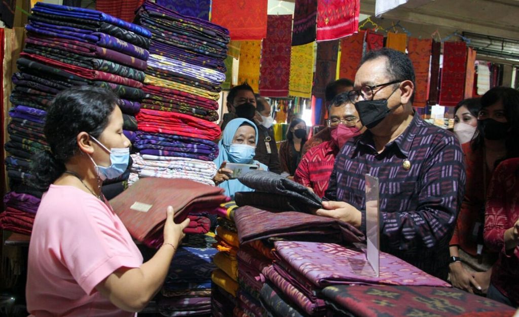 https://assetd.kompas.id/zdTtAX_AfzhteowAE00kI6RjyJk=/1024x627/https%3A%2F%2Fkompas.id%2Fwp-content%2Fuploads%2F2021%2F11%2F20211110coka-bi-bali-dorong-qris-di-pasar_1636475778.jpg