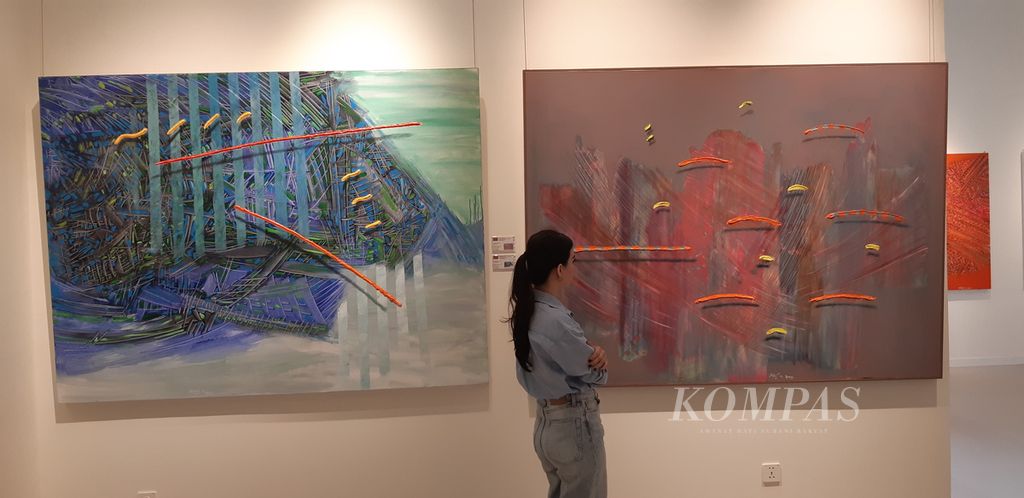 Karya lukisan Tulus Warsito di dalam pameran tunggal Real Illusion di Galeri Linda, Indonesia Design District, Pantai Indah Kapuk 2, Kabupaten Tangerang, Banten, Selasa (30/1/2024). Pameran berlangsung 27 Januari hingga 27 Februari 2024. 