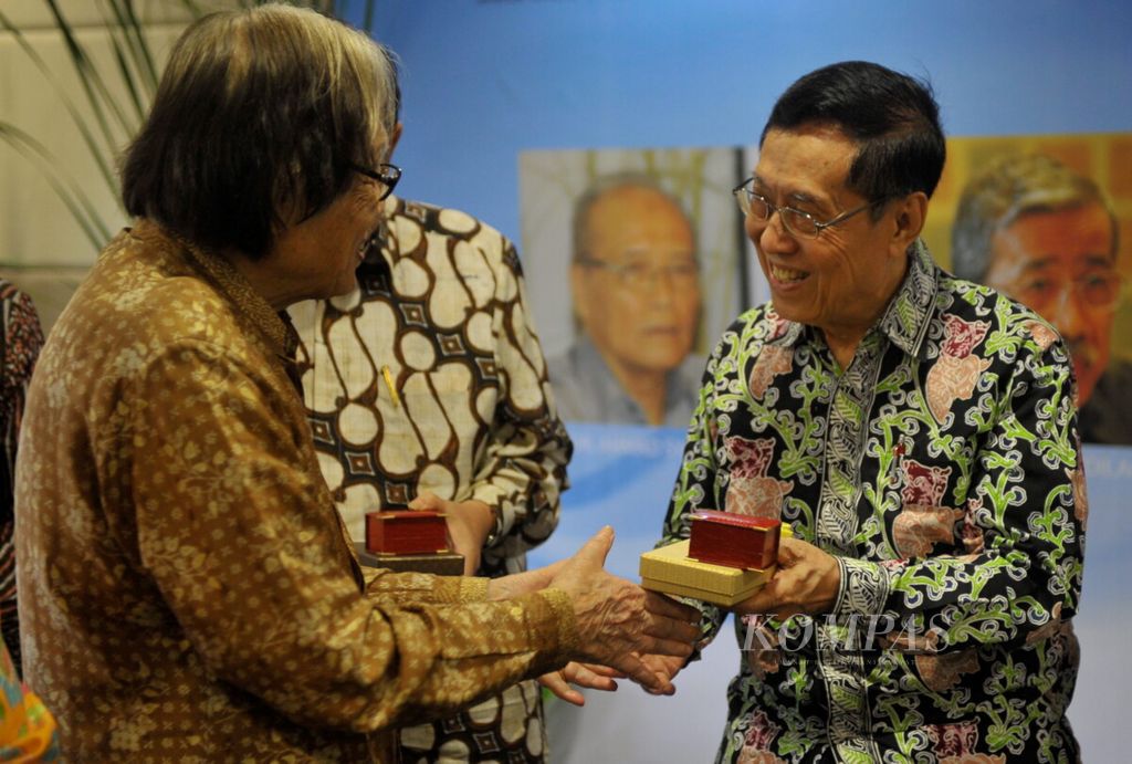 https://assetd.kompas.id/zjKbzWLVSL1sb02z232Rd4crPbc=/1024x691/filters:watermark(https://cdn-content.kompas.id/umum/kompas_main_logo.png,-16p,-13p,0)/https%3A%2F%2Fkompas.id%2Fwp-content%2Fuploads%2F2021%2F08%2F20130627rad16_1629778432.jpg