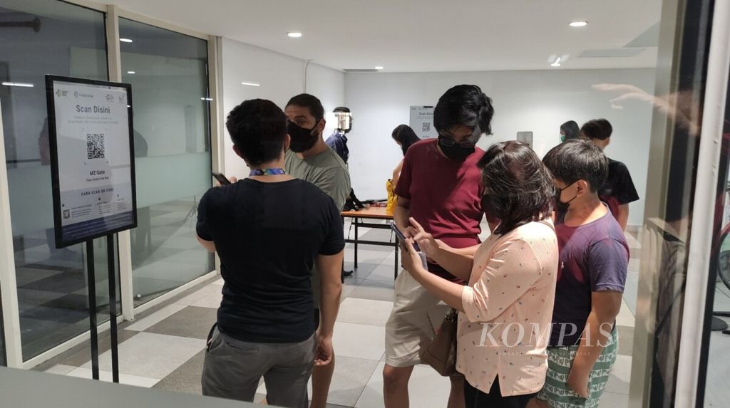 https://assetd.kompas.id/zjKqm8-uOTJe2MZcW1jInO14i5Q=/1024x573/filters:watermark(https://cdn-content.kompas.id/umum/kompas_main_logo.png,-16p,-13p,0)/https%3A%2F%2Fkompas.id%2Fwp-content%2Fuploads%2F2021%2F09%2F20210909coka-mal-dibuka-dengan-prokes-ketat_1631188109.jpg
