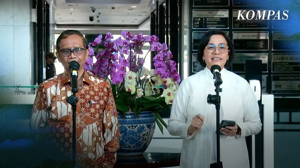 Isu panas soal transaksi janggal senilai Rp 300 triliun di Kementerian Keuangan membuat Menkeu Sri Mulyani bertemu Menko Polhukam Mahfud MD di Jakarta, Sabtu (11/3/2023).